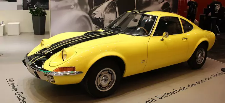 Opel GT ma 50 lat: tylko latanie jest piękniejsze