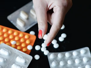 Ministerstwo Zdrowia na życzenie producentów leków zgadzało się na podwyżki ich cen - donosi „Gazeta Wyborcza”