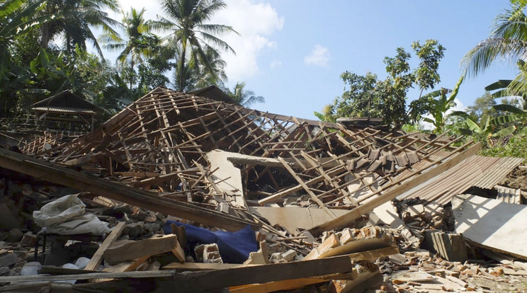 Földrengés Indonéziában - Fotó: MTI/AP