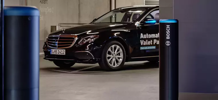 Mercedes-Benz zaprezentował bezobsługowe parkowanie. W projekcie pomógł Bosch