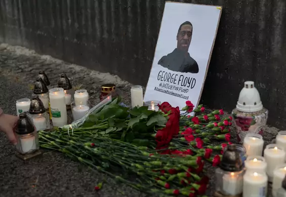 Ambasada USA w Warszawie zmienia zdanie i przeprasza. "Kwiaty i świece ku pamięci George'a Floyda mogą być składane"
