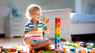 Najciekawsze drewniane zabawki na prezent dla dziecka – twój maluch je pokocha