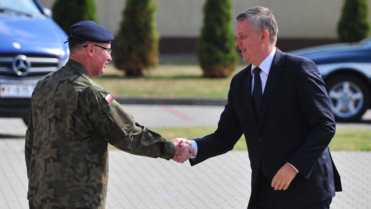 Polska będzie zabiegać o zwiększenie obecności wojskowej NATO; w tej kwestii rząd mówi jednym głosem z prezydentem - stwierdził szef MON Tomasz Siemoniak. Zapowiedział, że na październikowym spotkaniu ministrów Sojuszu, przygotowującym agendę szczytu w 2016 roku, będzie mocno postulował tę kwestię.