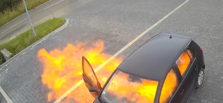 Samochód na myjni wypełnił się ogniem. Kierowca popełnił błąd [WIDEO]