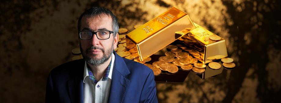 W Polsce złoto, jako metal w stanie rodzimym, jest przedmiotem tzw. własności górniczej. Prawo własności górniczej przysługuje Skarbowi Państwa. Zatem złoto w stanie naturalnym w Polsce zawsze stanowi własność Skarbu Państwa – prof. Rafał Adamus.