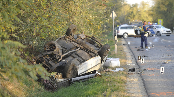 Október 12-én a 7-es főúton mentőautónak ütközött egy motoros, aki belehalt sérüléseibe / Fotó: MTI - Mihádák Zoltán