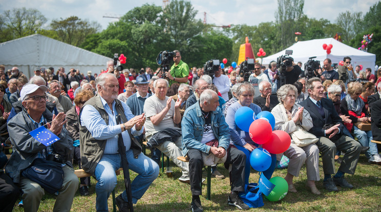 Résztvevők az MSZP családi majálisán a fővárosi Városligetben / Fotó: MTI