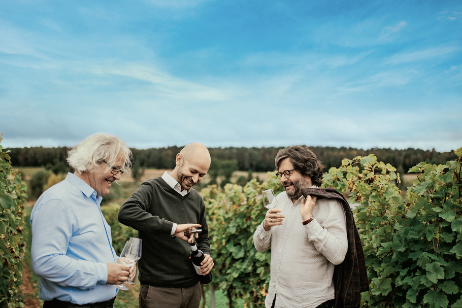 Zbigniew, Jacek i Grzegorz Turnau. To od sukcesu ich winnicy zaczął się boom na produkcję wina w Polsce. Słyną z Solarisów, które świetnie sobie radzą w starciu z ofertą bardzo dobrych światowych winnic.