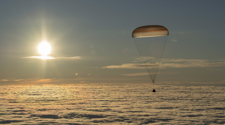 Űrhajósok visszatérése a Földre / Fotó: MTI