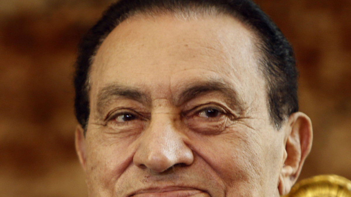 Były prezydent Egiptu Hosni Mubarak został dzisiaj hospitalizowany w Szarm el-Szejk - informują przedstawiciele egipskich służb bezpieczeństwa i służby zdrowia. Wcześniej tego dnia agencja dpa informowała, że Mubarak został po raz pierwszy przesłuchany.