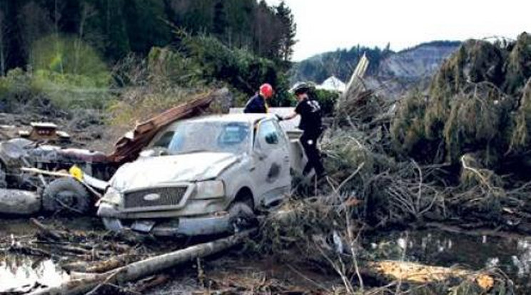 Kiirtott egy falut a sárlavina 