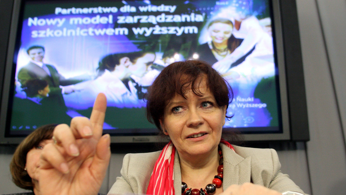 Kilkanaście dni przed oficjalnym otwarciem warszawskie Centrum Nauki Kopernik zwiedziła minister nauki i szkolnictwa wyższego prof. Barbara Kudrycka. Podczas wizyty zagrała na elektronicznej harfie, wirowała na "Baletnicy" i przeżyła małe trzęsienie ziemi.