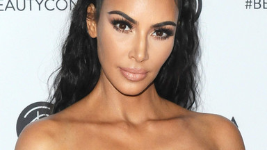 Kim Kardashian na trzech okładkach arabskiego "Vogue'a". Wywiad z gwiazdą przeprowadził jej mąż