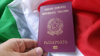 Włosi szturmują biura paszportowe. Są dwa powody tego "szału"