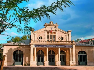 Pavillon Populaire, Montpellier zbudowany w 1891 roku przez architekta Léopolda Carliera, dziś jest przestrzenią wystawienniczą poświęconą sztuce fotograficznej.