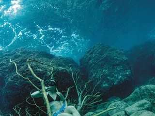 Pod wodą można odciąć się od wszelkich bodźców i uspokoić umysł. Dlatego doświadczeni freediverzy, tacy jak Emilia Biała, spędzają tam z przerwami nawet po kilka godzin dziennie.