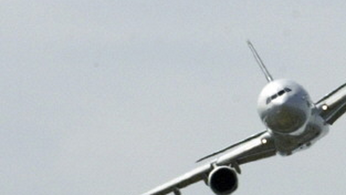 Airbus A340 linii Emirates, lot EK407, musiał awaryjnie lądować w Melbourne (Australia). Podczas startu maszyna uderzyła ogonem o pas startowy. Samolot leciał do Dubaju.
