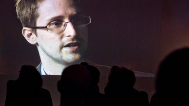 Edward Snowden: trzeba uświadomić każdemu użytkownikowi smartfona, że jest śledzony