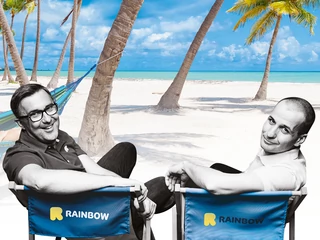 Grzegorz Baszczyński, prezes (z lewej), i Maciej Szczechura, wiceprezes Rainbow Tours, nie mają wątpliwości, że ich biznes uratowały tropiki, elastyczne podejście do tworzenia nowych ofert oraz ich ludzie zmotywowani i ciężko pracujący mimo pandemii 