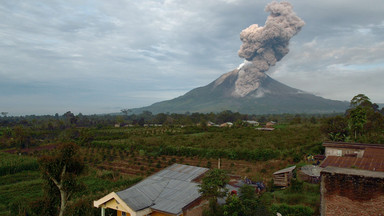 Erupcja wulkanu Sinabung wywołała panikę