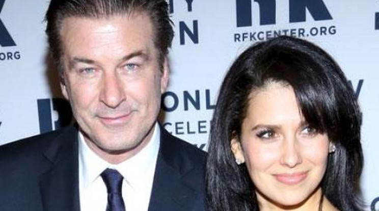 Teherbe ejtette 25 évvel fiatalabb nejét Alec Baldwin