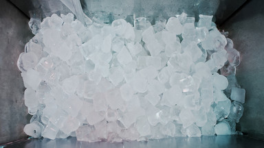Kostka lodu może uratować twoją potrawę. Genialny trik