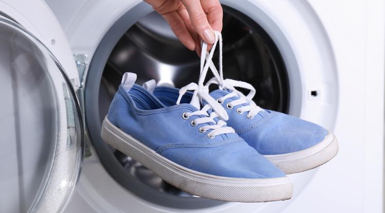 Ezekre figyelj, ha gépben mosod az edzőcipőd! Fotó: Getty Images