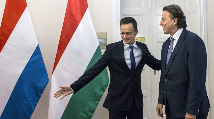 Szijjártó Péter
magyar és Bert
Koenders holland
külügyminiszter
normalizálná
a kapcsolatokat /Fotó:Pozsonyi Zita