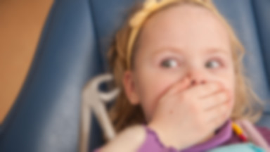 Rosja: dentysta wyrwał dziecku stałe zęby zamiast mlecznych