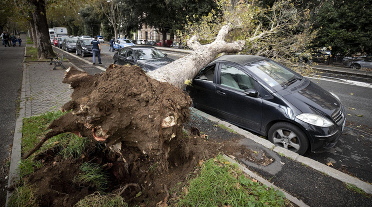 Vihar Olaszországban - Fotó: MTI/EPA/ANSA/Massimo Percossi