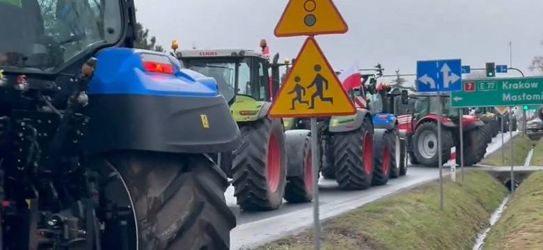 Protest rolników. Kolumny traktorów w Krakowie