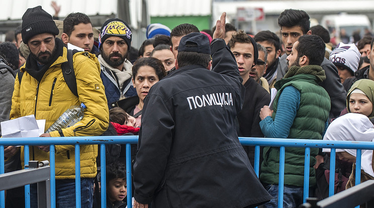 A macedón határon alig engedik be a menekülteket, előtte már voltak Görögországban is... / Fotó: AFP