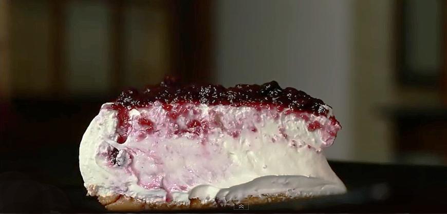 Sütés nélküli áfonyás sajttorta. Ez most a legújabb kedvenc. Meg kell kóstolnod! (videó)
