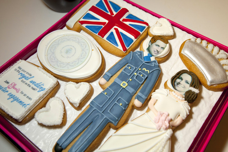 Eleni's NYC Inc. wystawiło na sprzedaż ciastka z księciem Williamem i jego narzeczoną Kate Middleton. Są to specjalnie przygotowane ciastka z okazji ślubu pary królewskiej.