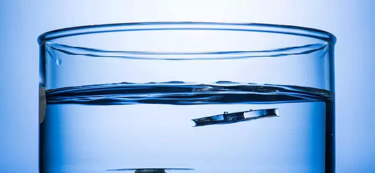 Naukowcy stworzyli unikalny metal, który unosi się na wodzie