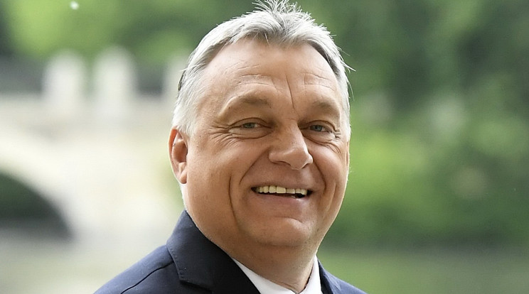 Orbán Viktor (54) feleségével, Lévai Anikóval (54) látogatta meg a legkisebb unokát /Fotó: MTI - Koszticsák Szilárd