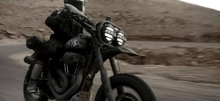 Pustynne Wilki na motocyklach Harley-Davidson 1200 Roadster w wersji off-road