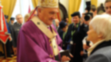 Flesz: kardynał krytykuje PiS; wichury nad Polską