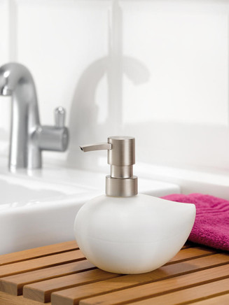 Designerskie akcesoria łazienkowe: dozownik do mydła o oryginalnym kształcie