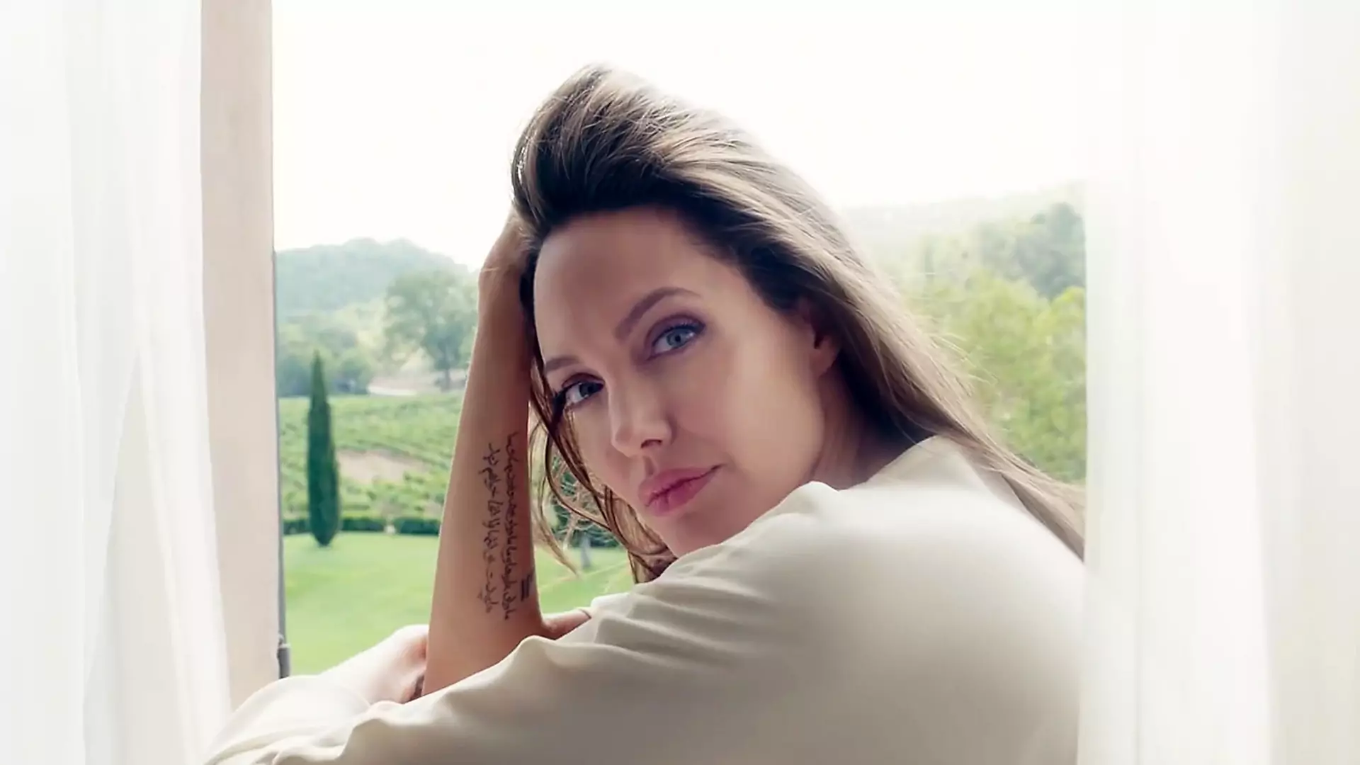 Pierwsza reklama Angeliny Jolie po ogłoszeniu rozwodu z Bradem Pittem