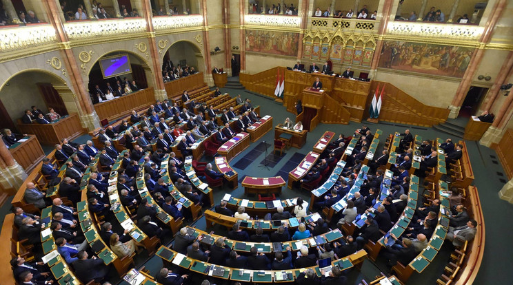 Az országgyűlés plenáris ülése / Fotó: MTI