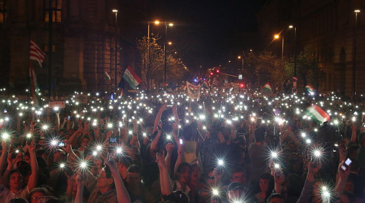 A tömeget a magasból is megörökítették /Fotó: Pozsonyi Zita