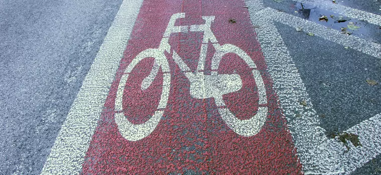 Pas dla rowerów… z przeszkodami dla samochodów