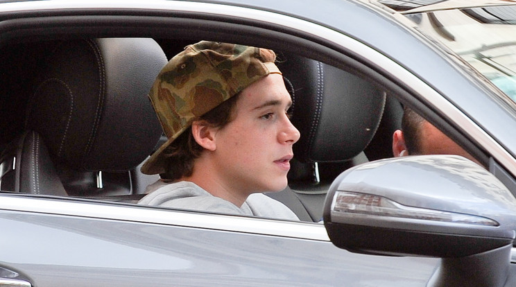 Brooklyn Beckham máris 14 milliós Mercedest vezet / Fotó: Profimedia Reddot