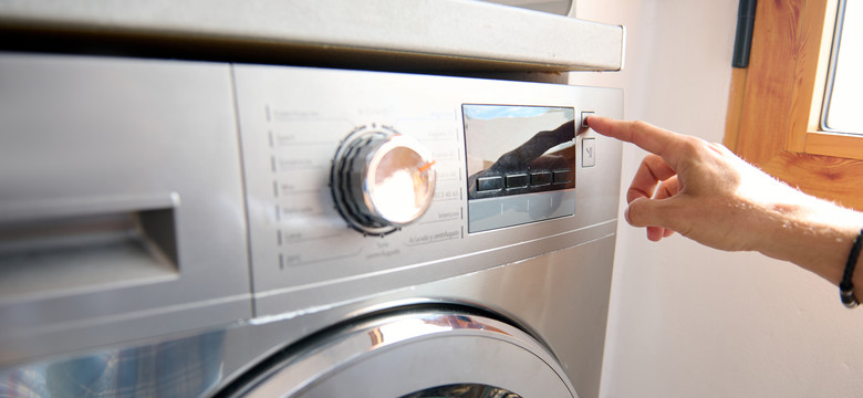 Ile zapłacisz za jedno pranie? Tyle prądu pobiera pralka. Kwota mocno może zaskoczyć