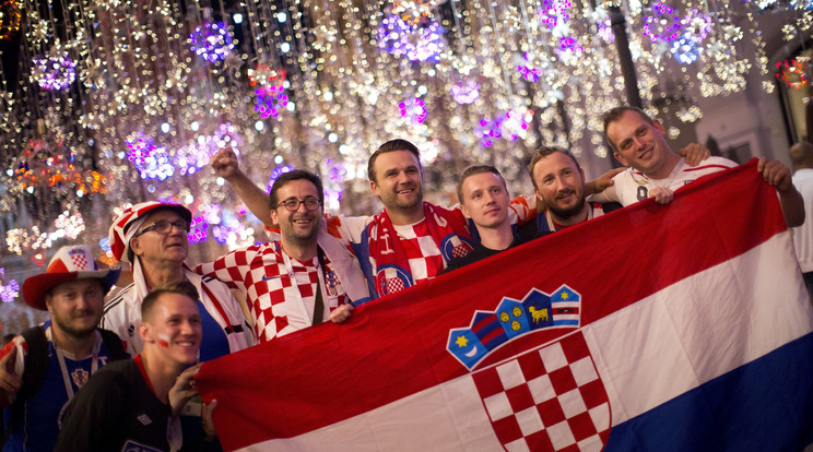 A horvátok remélik, vasárnap is ünnepelhetnek majd /Fotó: MTI/AP/Alekszandr Zemljanyicsenko