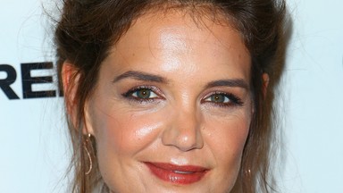 Dawno niewidziana Katie Holmes na czerwonym dywanie. Spójrzcie na jej twarz