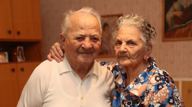 Végvári József (93) és felesége, Erzsébet (90), amióta frigyre léptek, egyetlen napot sem töltöttek külön, és sosem feküdtek le haraggal /Fotó: Weber Zsolt
