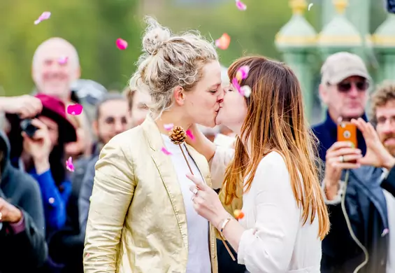 Małżeństwa dla wszystkich. Lewica składa do Sejmu projekt ustawy o równości małżeńskiej i związkach partnerskich