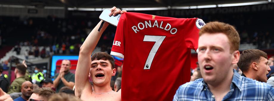 W sierpniu Cristiano Ronaldo powrócił do Manchesteru United. Portugalczyk po 12 latach ponownie strzela bramki dla popularnych Czerwonych Diabłów, a nowy kontrakt z klubem oraz umowy reklamowe zapewniły mu tytuł najlepiej opłacanego piłkarza na świecie